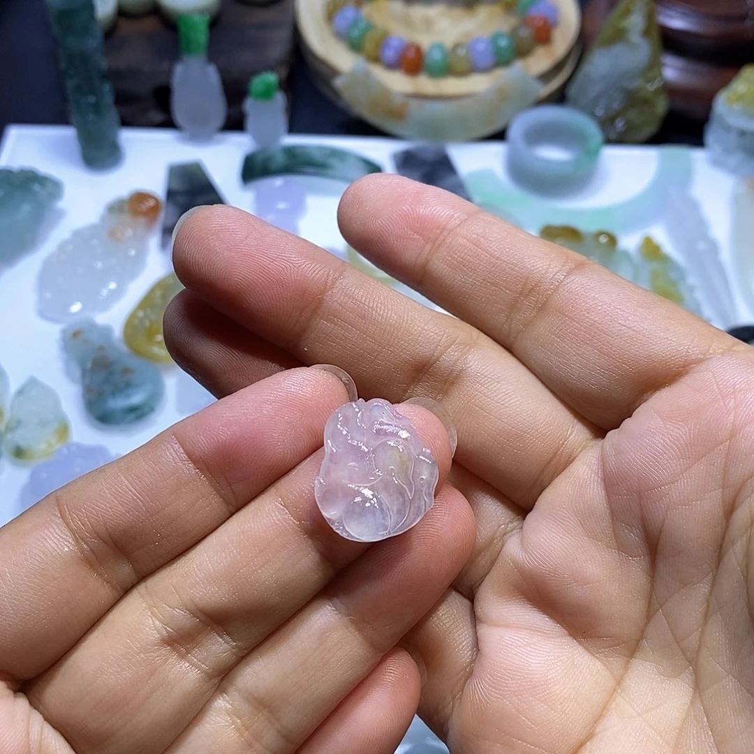 定制翡翠未镶嵌九尾狐