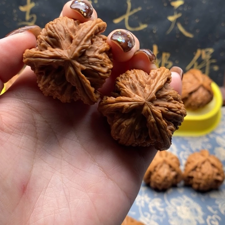 若***寒文玩核桃吊坠白狮子