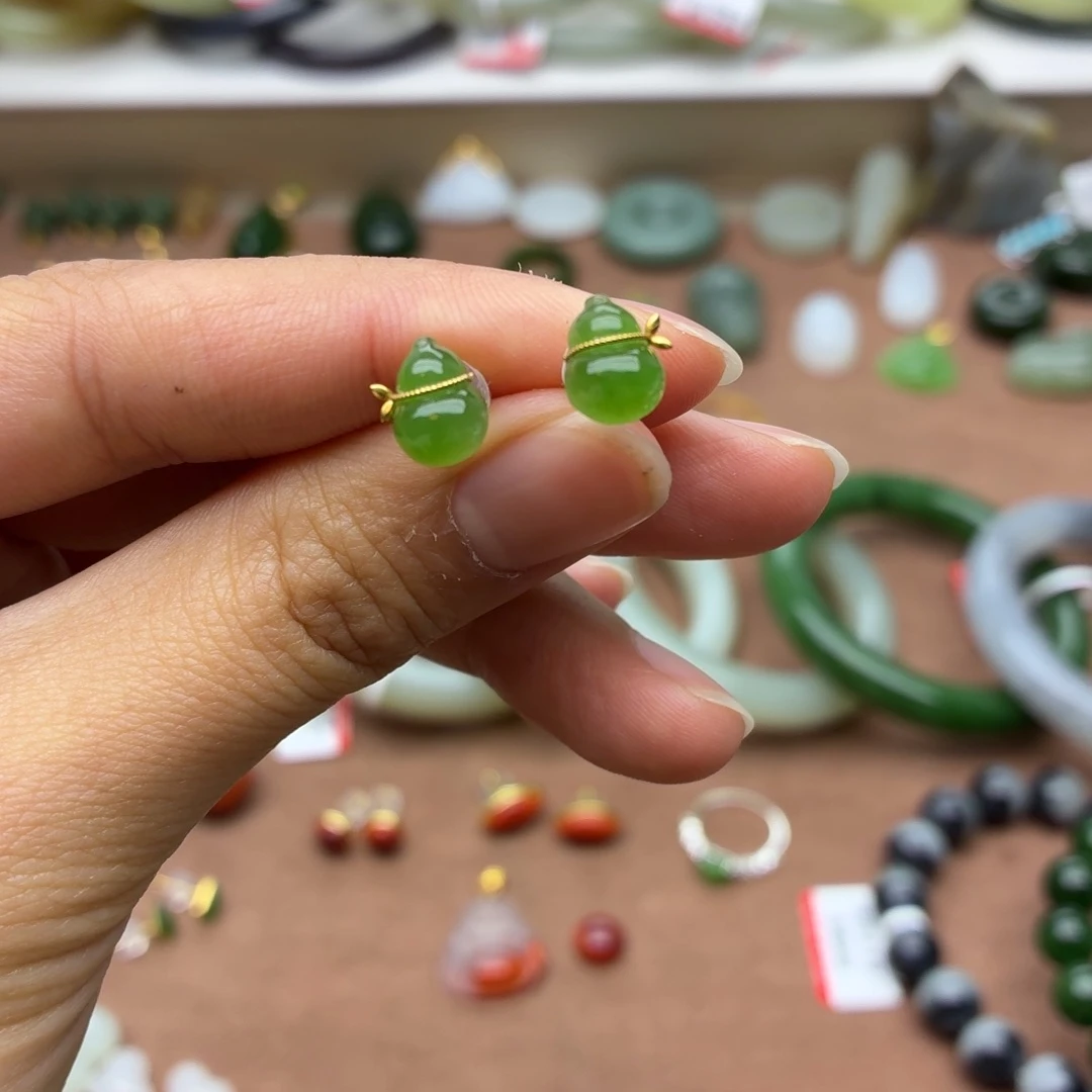 和田玉18K金镶嵌耳饰