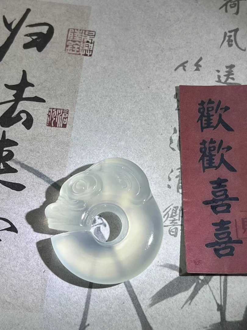 天然国石岫玉，白冰料玉猪龙，尺寸36mm手工古法辽宁岫玉