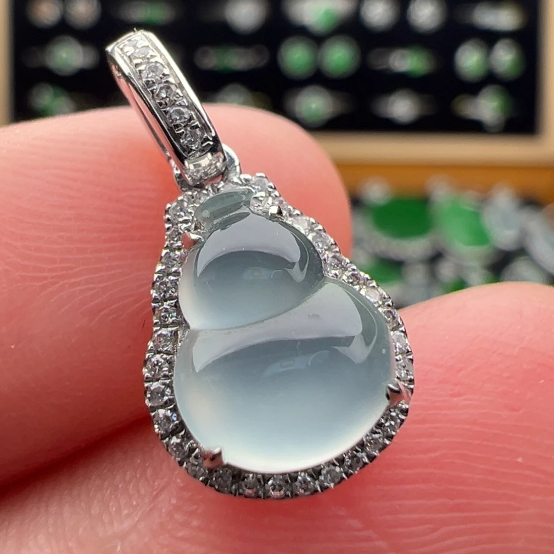 翡翠18K金镶嵌颈饰葫芦9.1