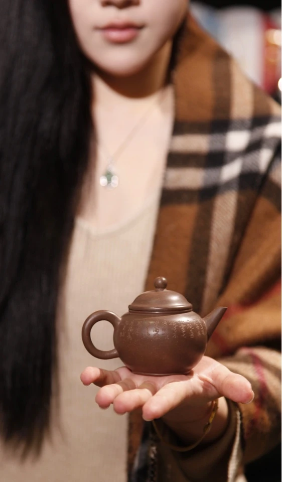 紫砂段泥水平壶刻苏轼诗文