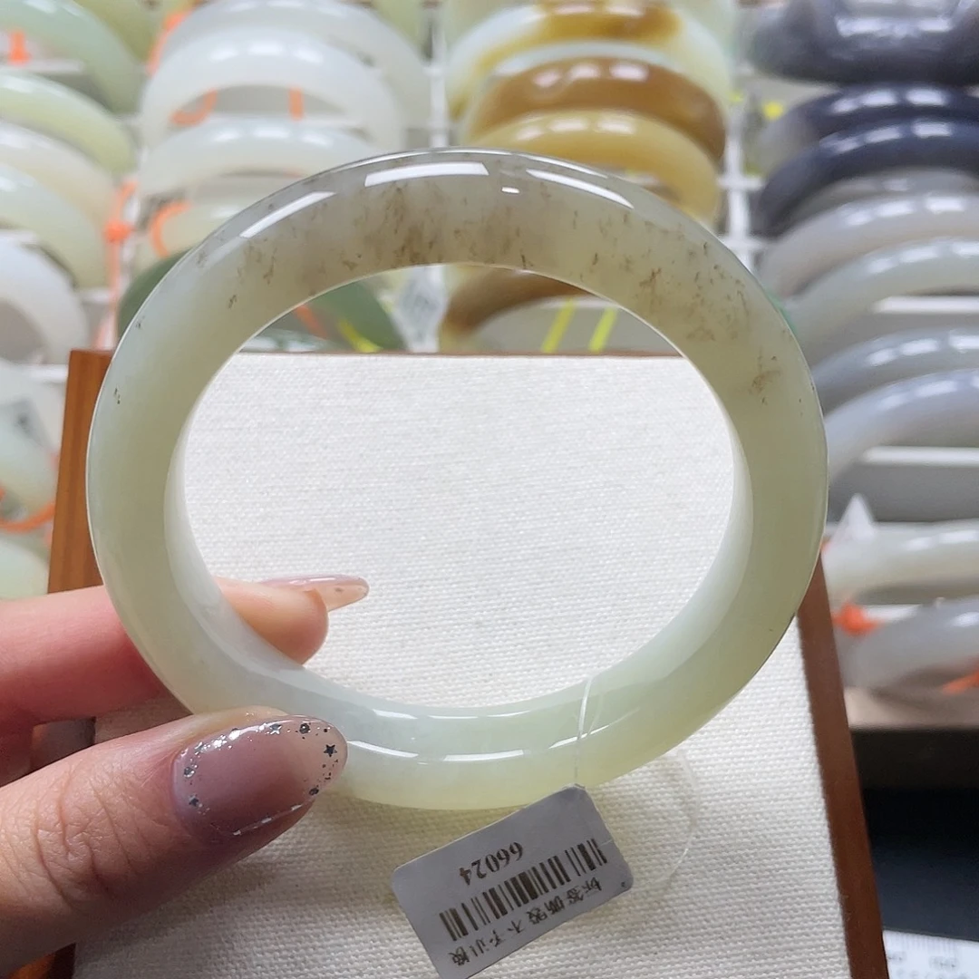 【闪购商品】未镶嵌手镯和田玉