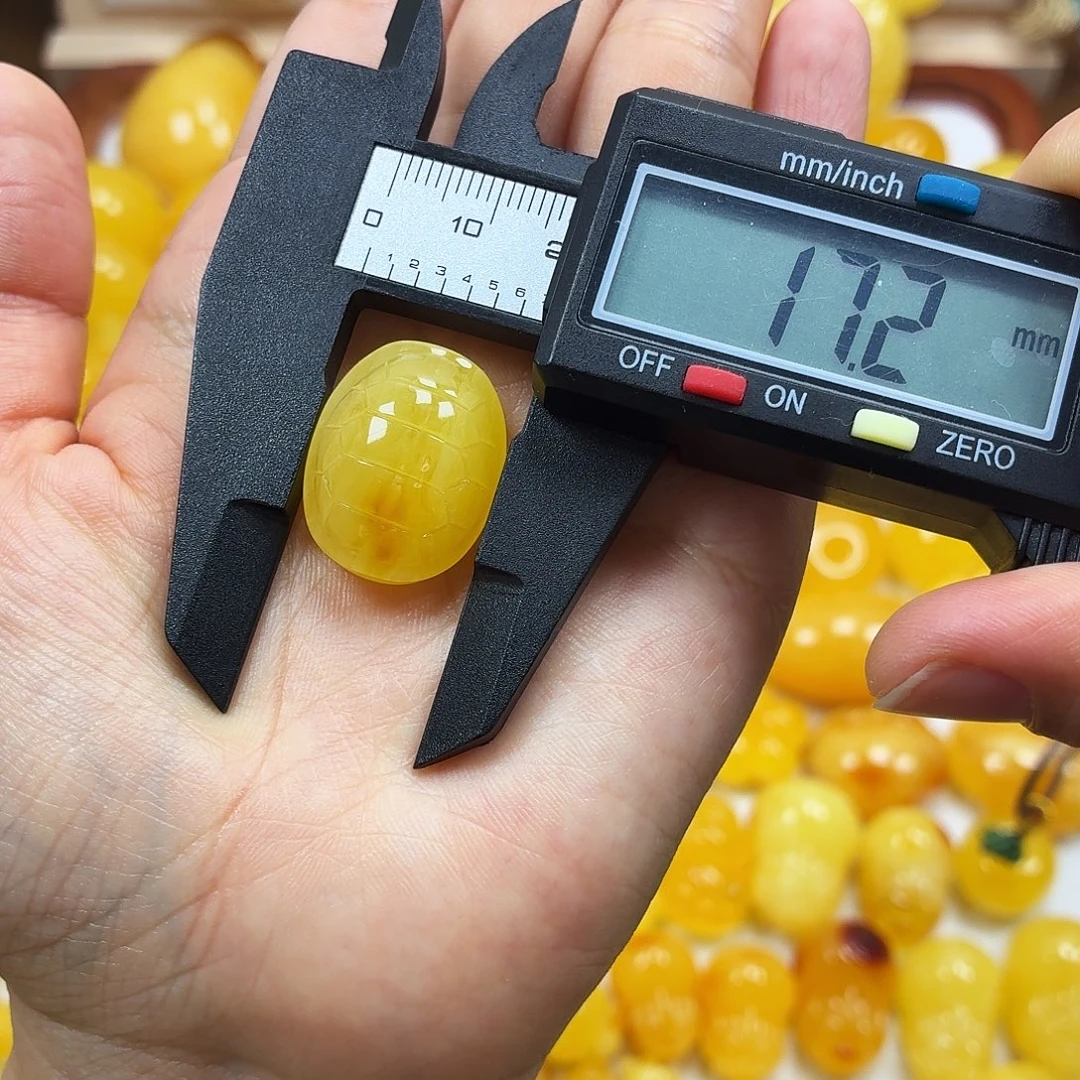 蜜蜡未镶嵌颈饰焦皮浓蜡妖花富甲