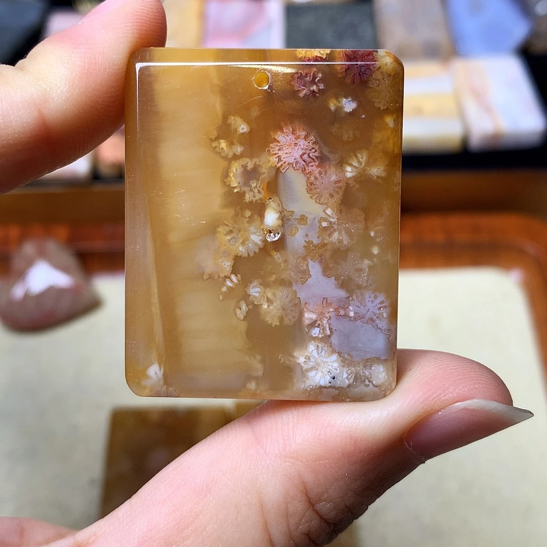 颈饰未镶嵌石英质玉慧***兰