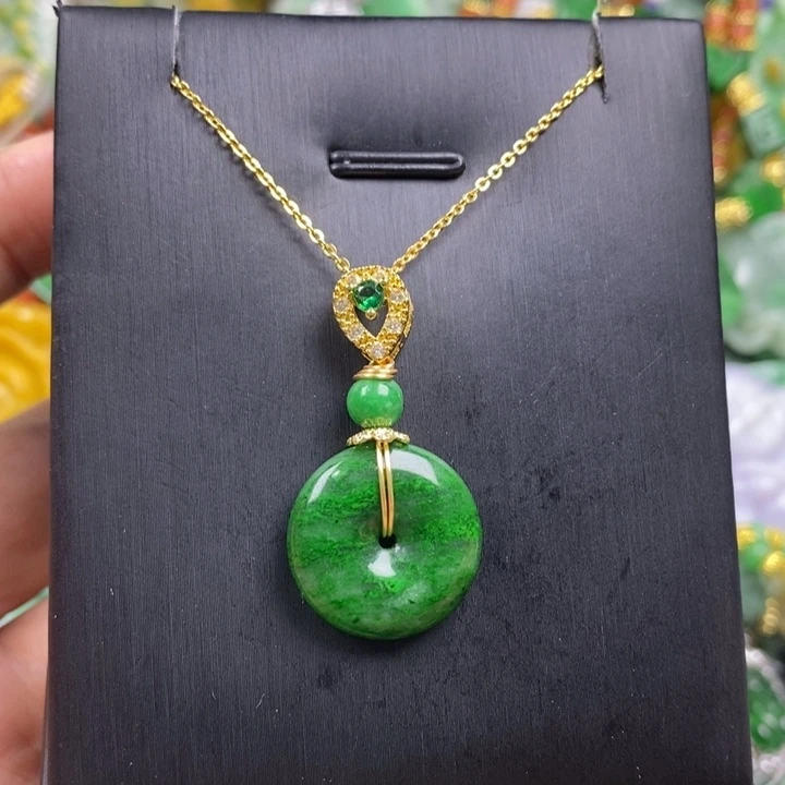 翡翠未镶嵌吊坠(赠链)
