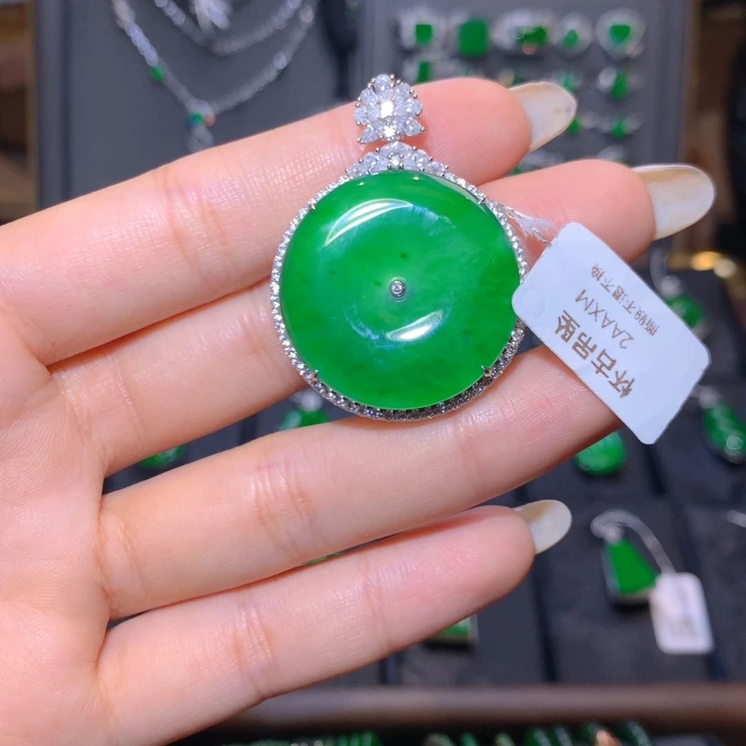 颈饰18K金镶嵌翡翠平安扣