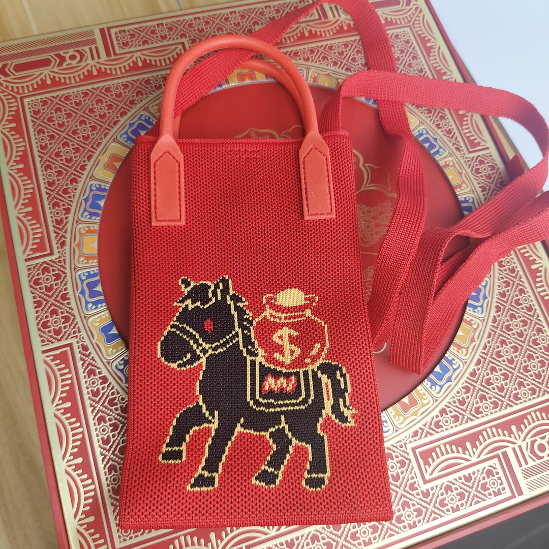 马年新款斜挎手提针织包耳机包挂书包挂件包包挂件送女生礼物