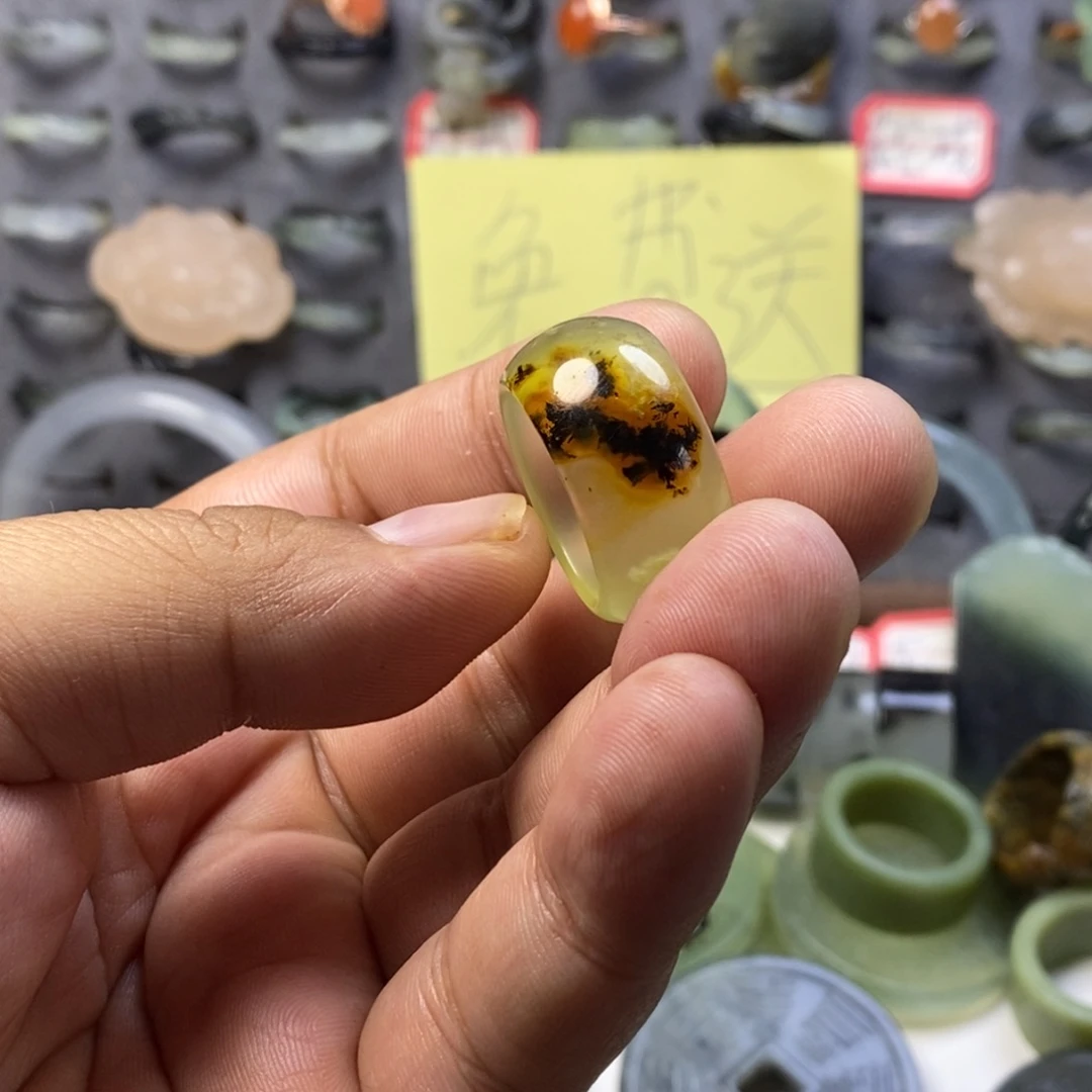 蛇纹石玉未镶嵌珠宝半成品至**欢
