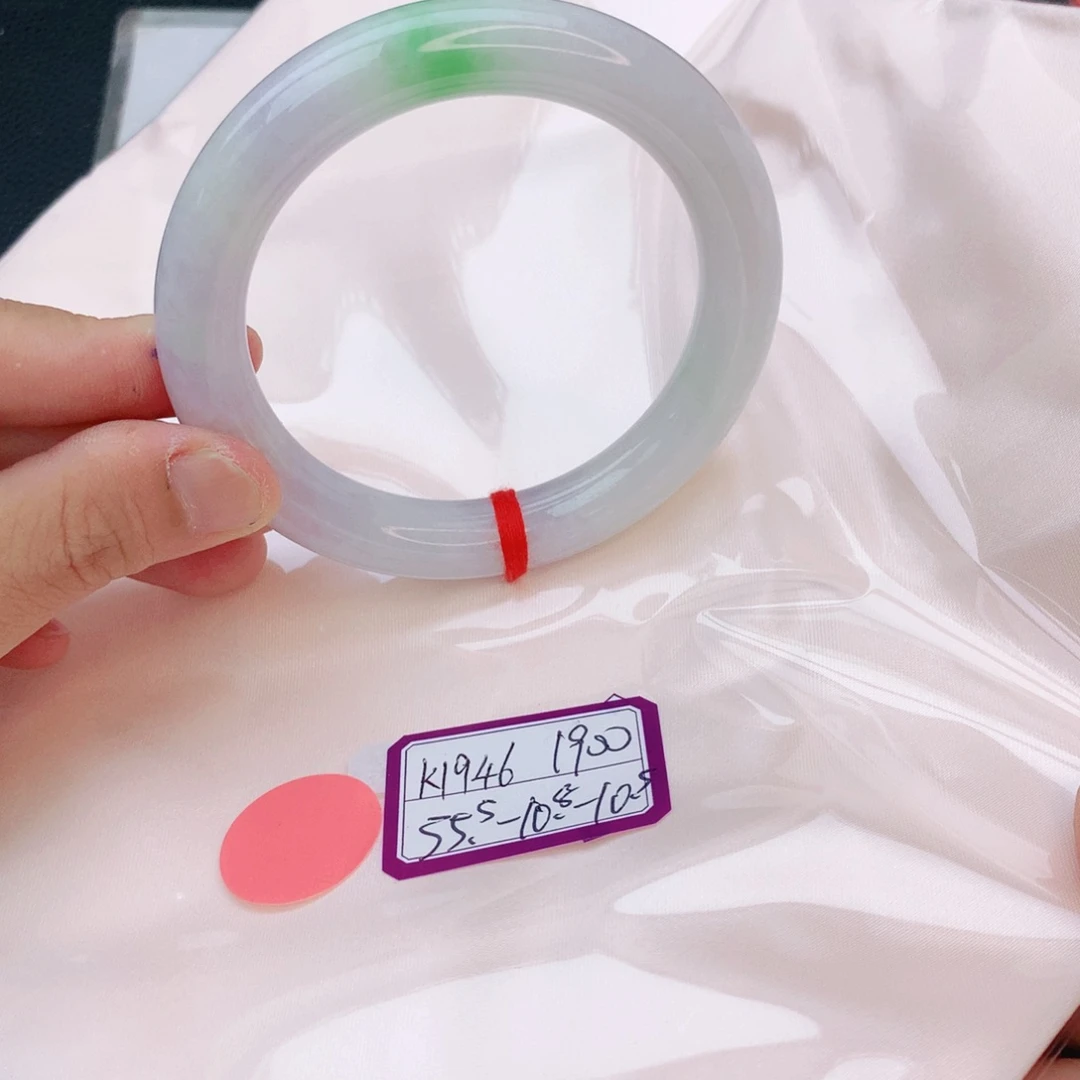 翡翠手镯未镶嵌翡翠
