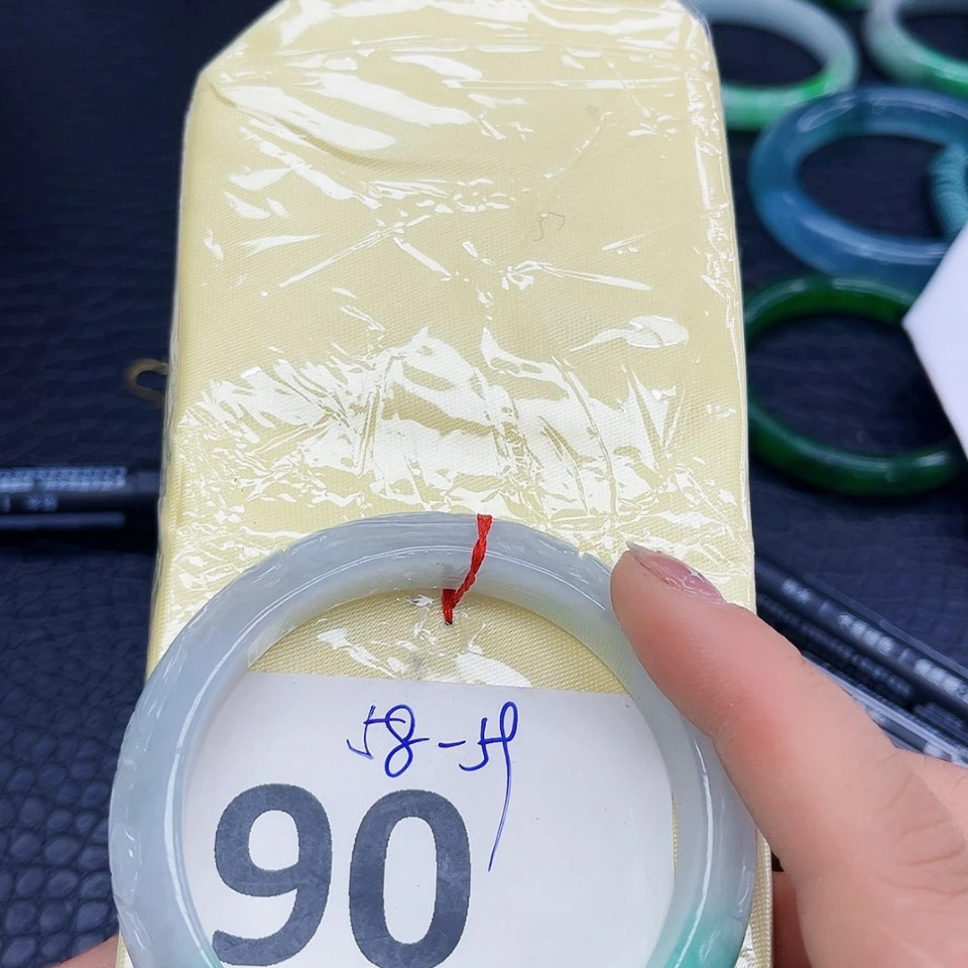 翡翠手镯未镶嵌手镯