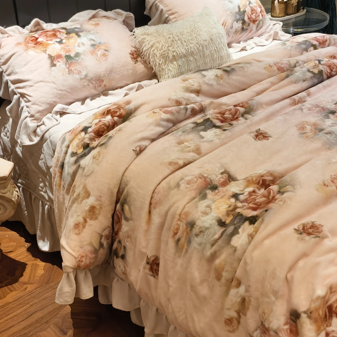 小冲冲【山茶花开】法式浪漫牛奶绒数码印花荷叶花边床盖款冬季