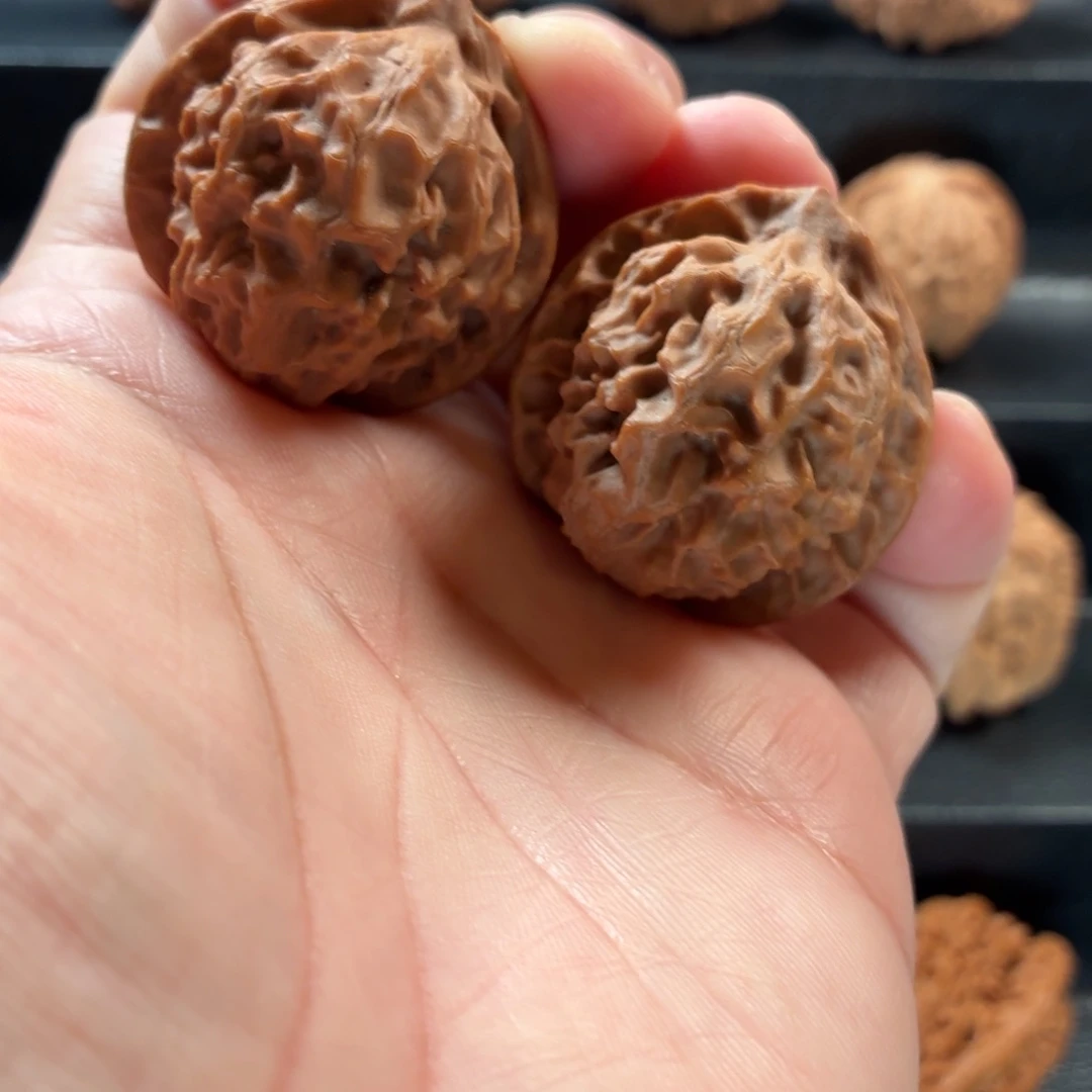 桃核把件山地红皮龙鳞纹36