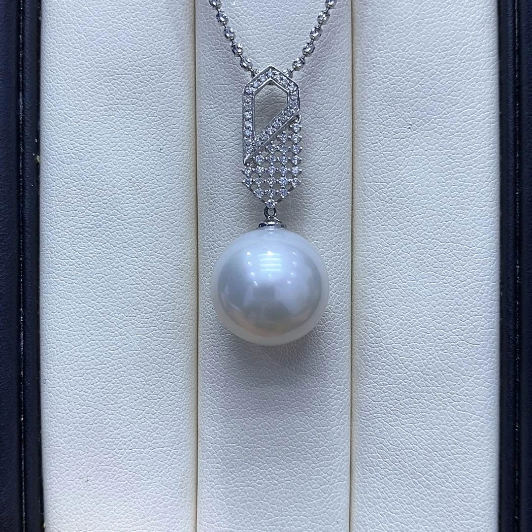 18K金镶嵌吊坠(不含链)海水珍珠15到13点位澳白
