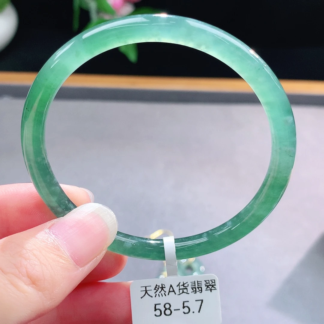 未镶嵌手镯（圆镯）翡翠