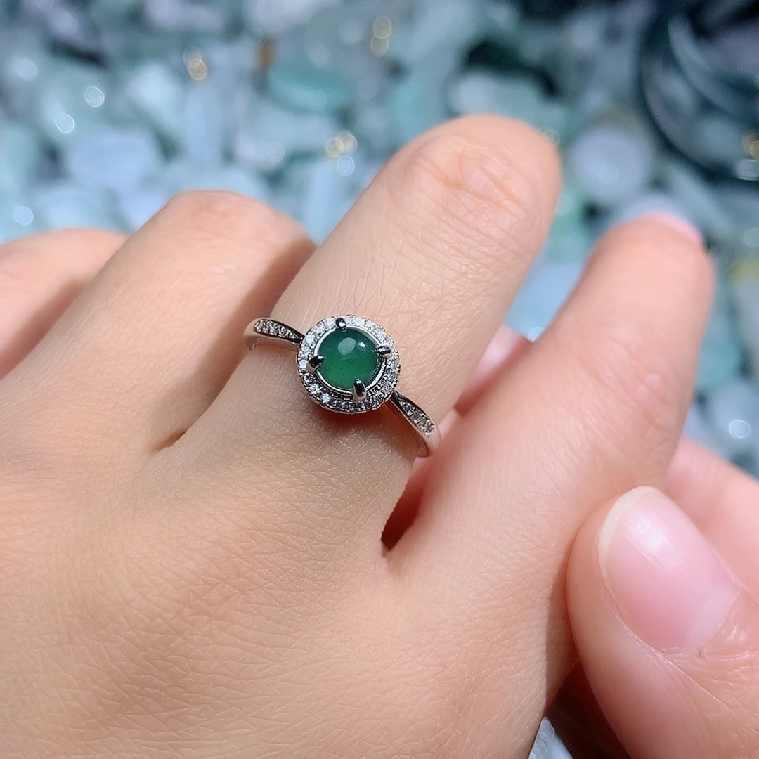 翡翠颈饰未镶嵌3998。