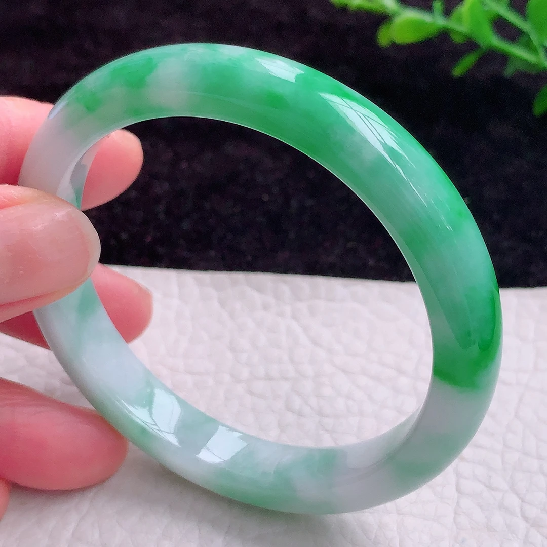 55mm缅甸A货翡翠胶感飘阳绿秀气宽边玉手镯 玉镯子js5*10.2*7.3mm