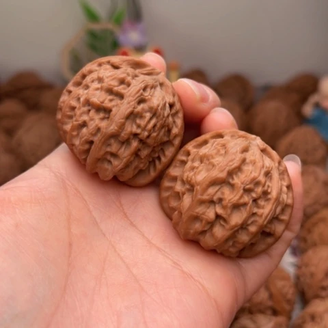 吊坠文玩核桃39白狮子有点黄尖