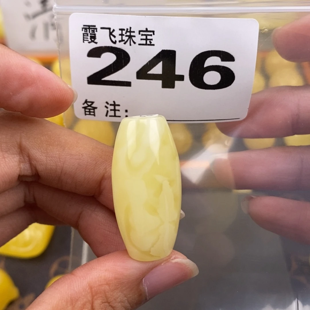 琥珀未镶嵌珠宝奇石17