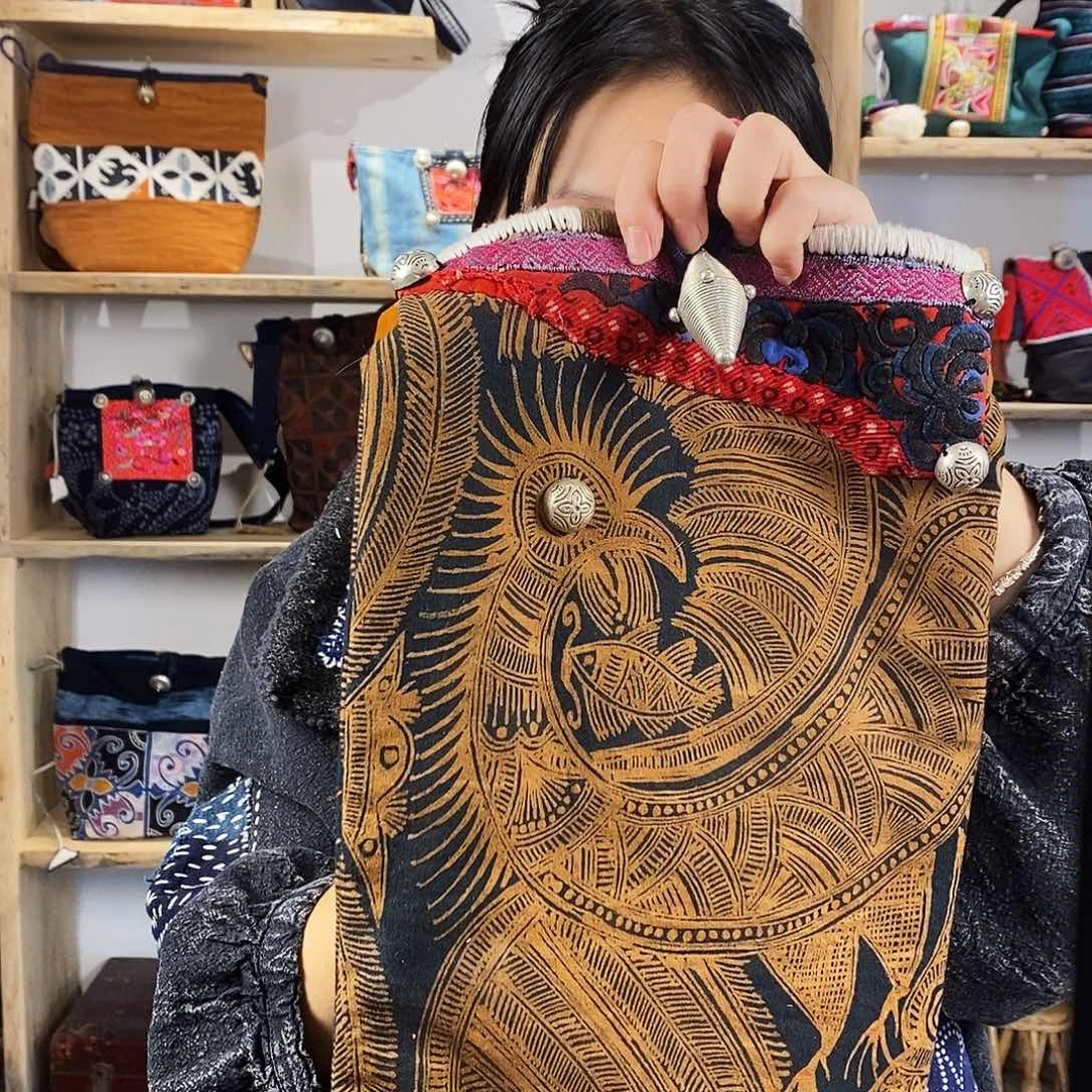 织绣手工制作套染包包