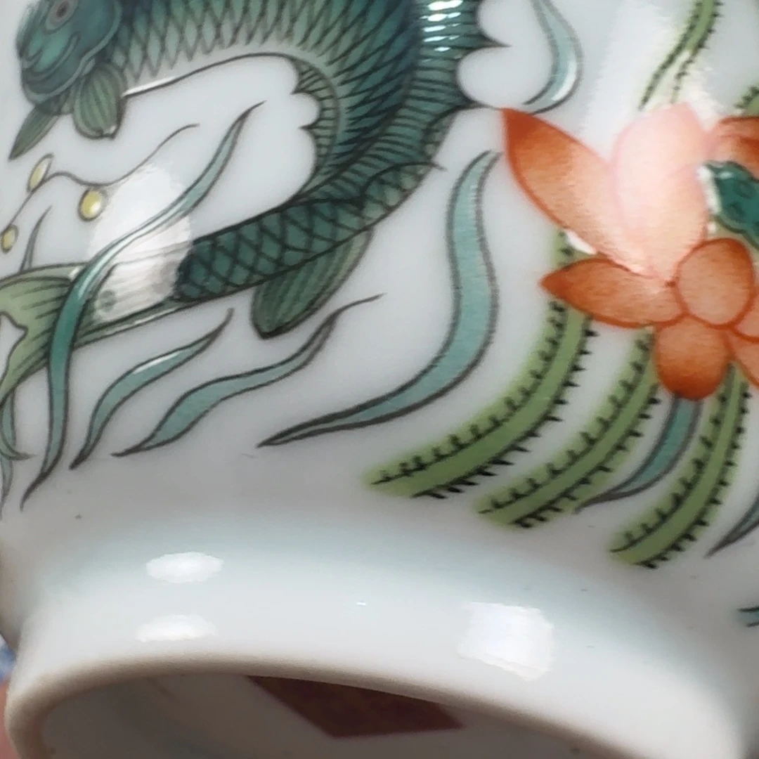 摆件粉彩鱼藻纹卧足杯
