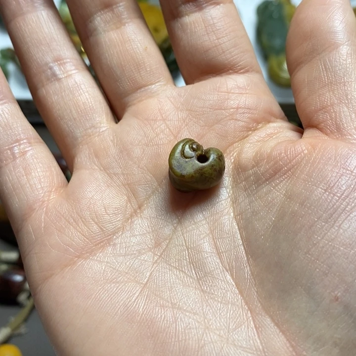 岫岩河磨玉（透闪石质玉）挂坠未镶嵌自***的