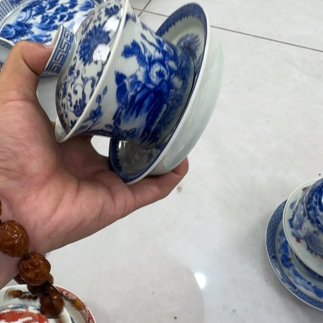 陶摆件青花缠枝莲三才盖碗