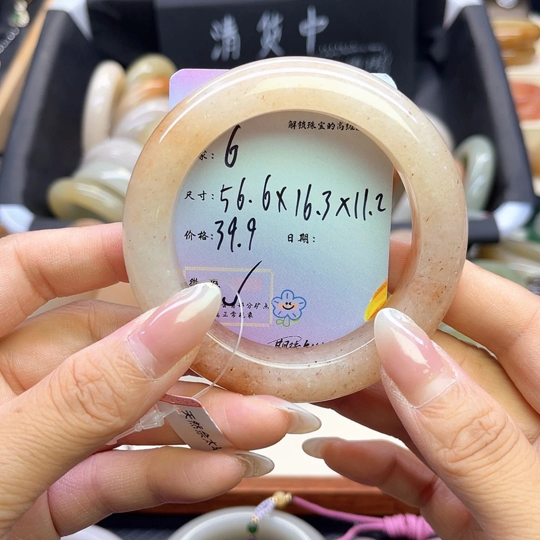 未镶嵌手镯石英岩玉