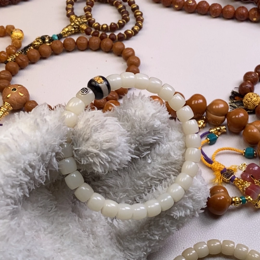白玉菩提吊坠。。。。。。。。。