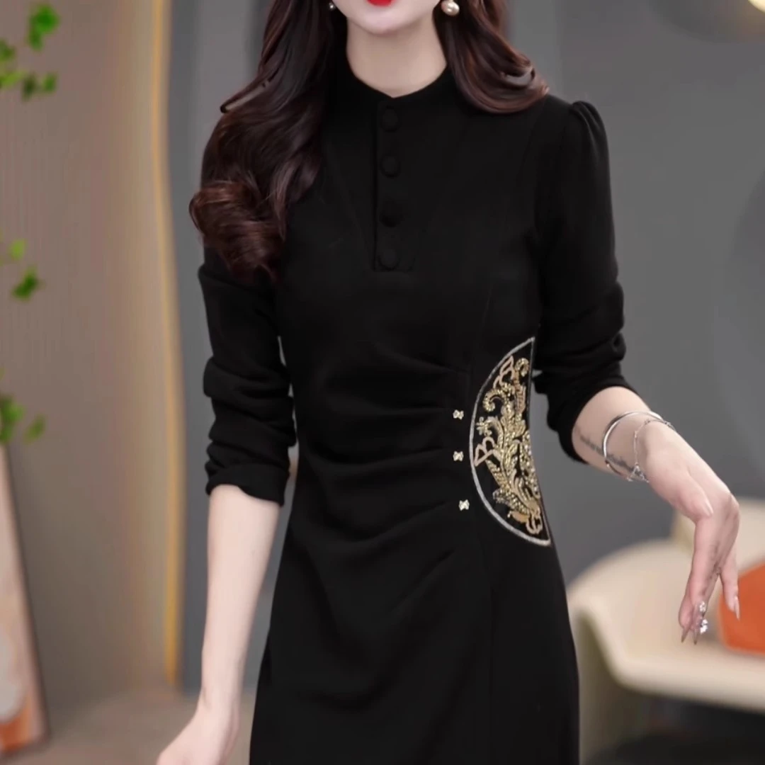 高端腰部拼接绣花国风简约2025春新款气质名媛显瘦加厚连衣裙