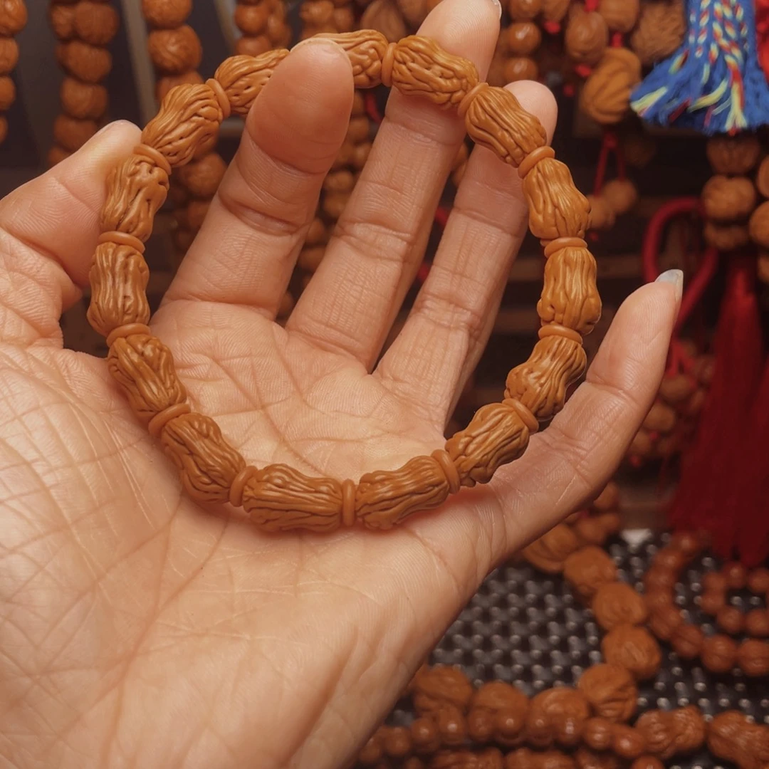 木质类龙纹桃枭挂件