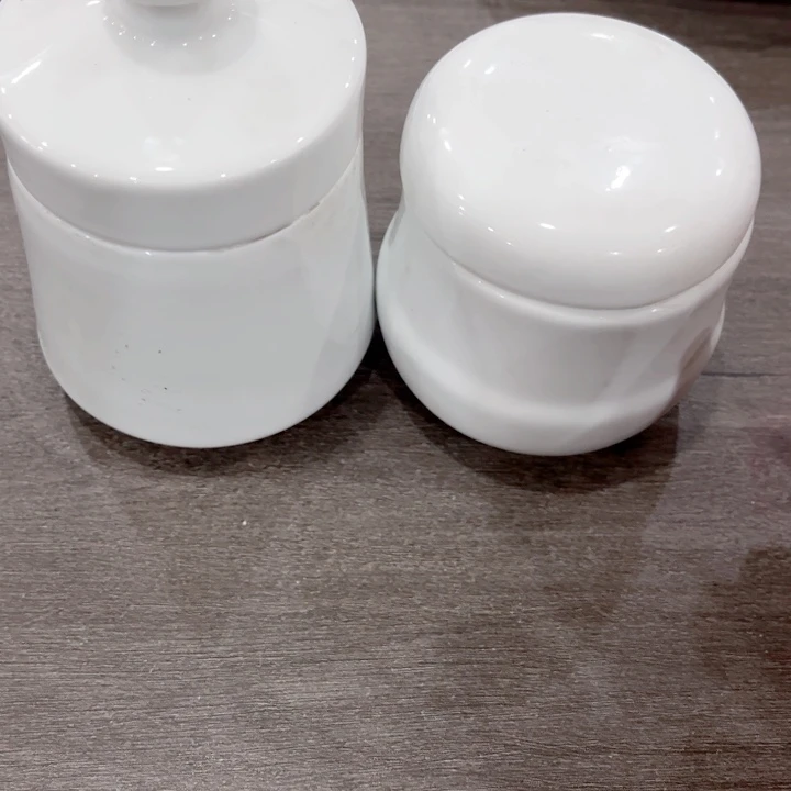 壶釉下五彩的瓷器和瓷器