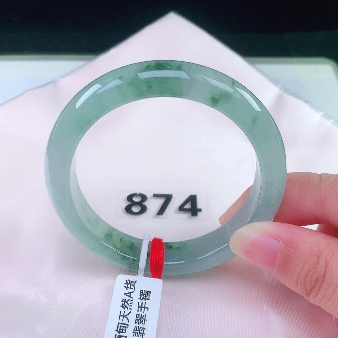 翡翠手镯未镶嵌翡翠手镯
