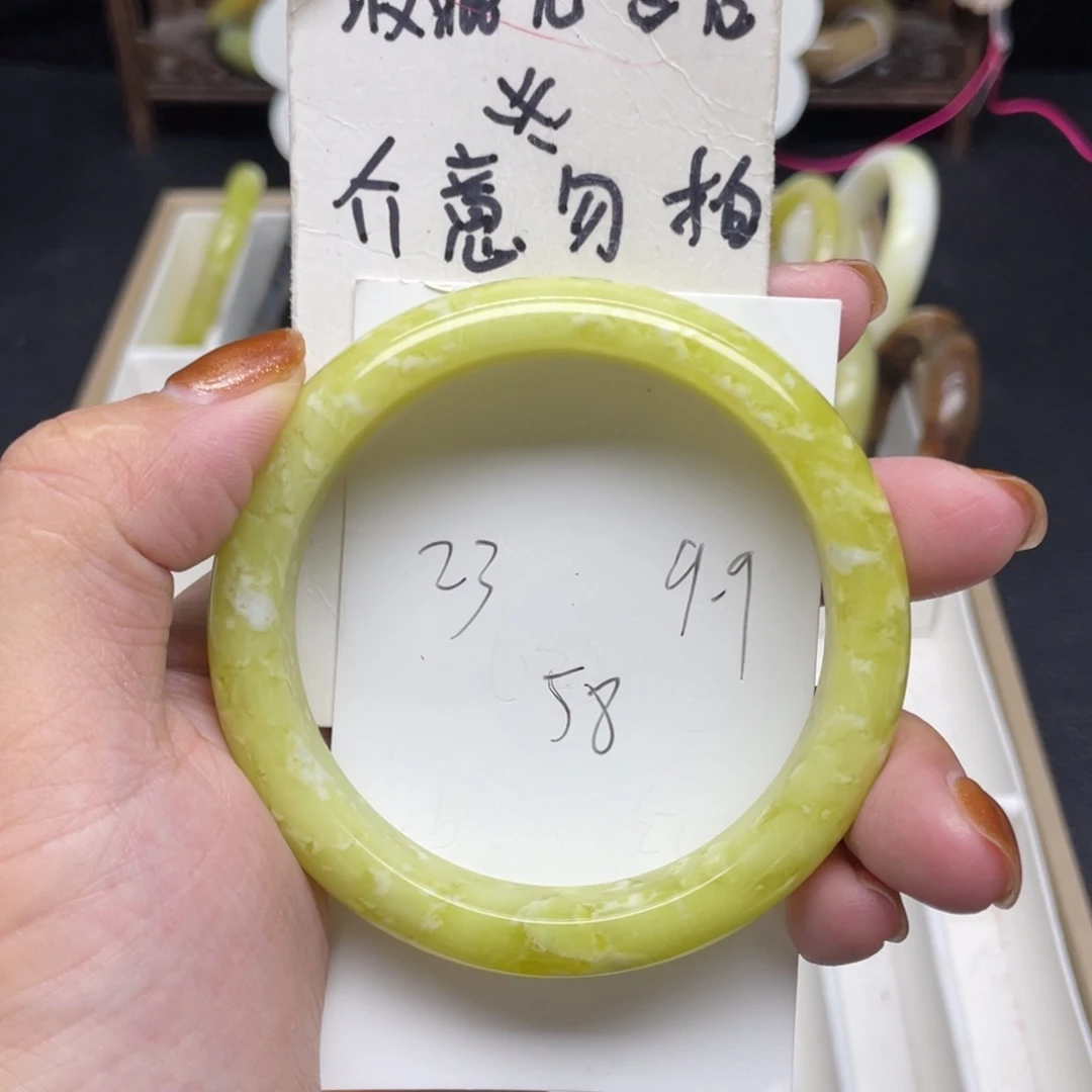 蛇纹石玉未镶嵌手镯