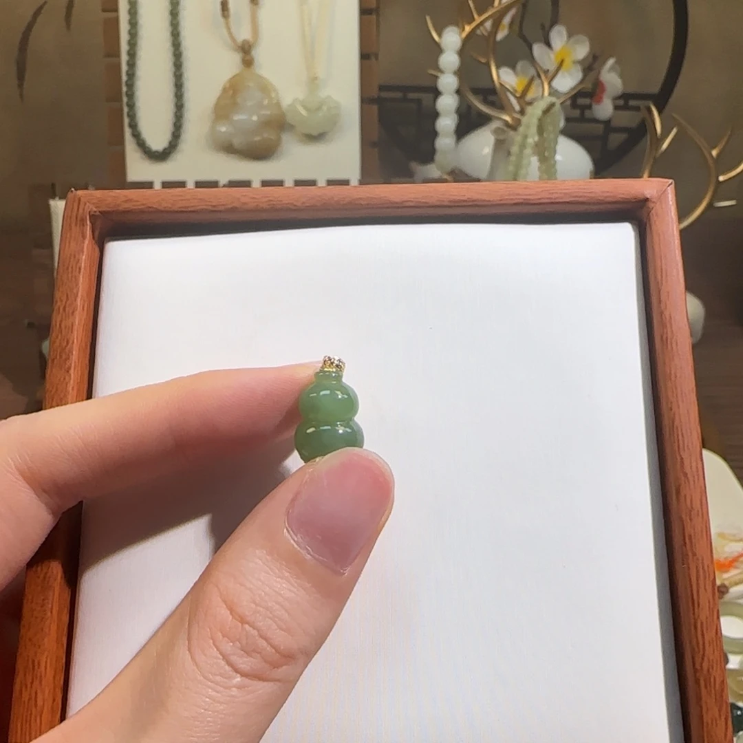 和田玉18K金镶嵌颈饰