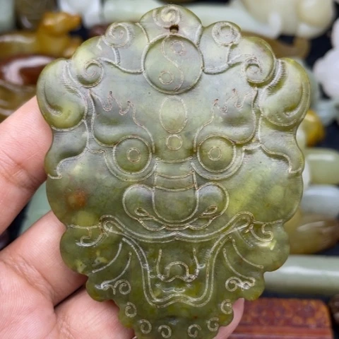 未镶嵌蛇纹石玉颈饰96