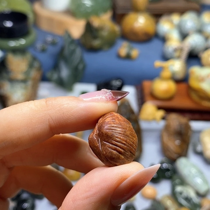 未镶嵌岫岩河磨玉（透闪石质玉）挂件