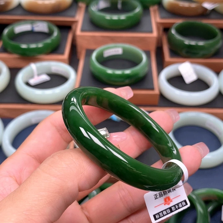 未镶嵌手镯和田玉（碧玉）