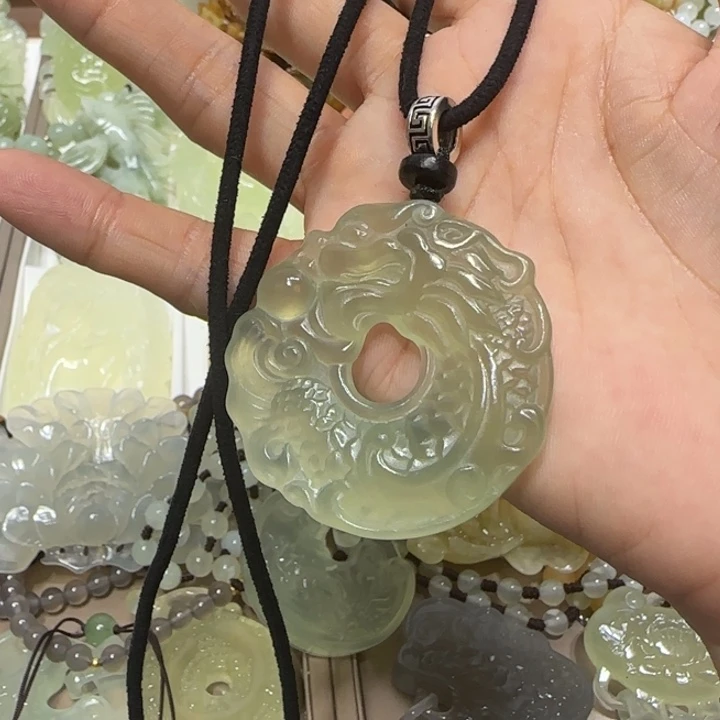 蛇纹石玉吊坠未镶嵌