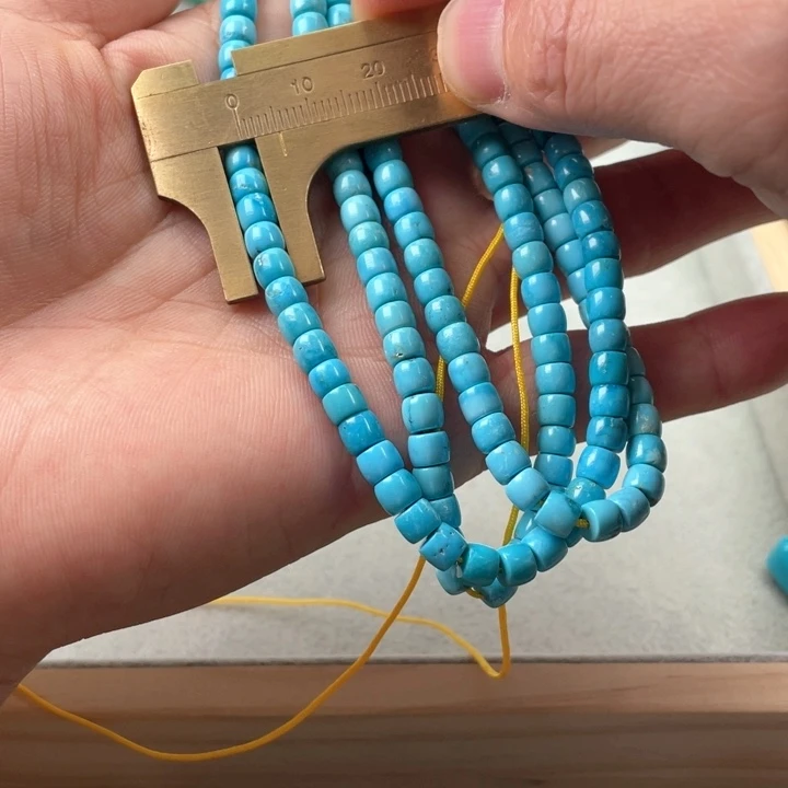 绿松石颈饰未镶嵌