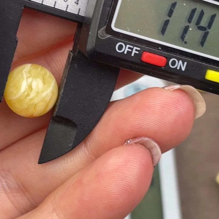 蜜蜡未镶嵌裸石871