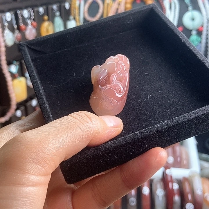 石英质玉未镶嵌颈饰