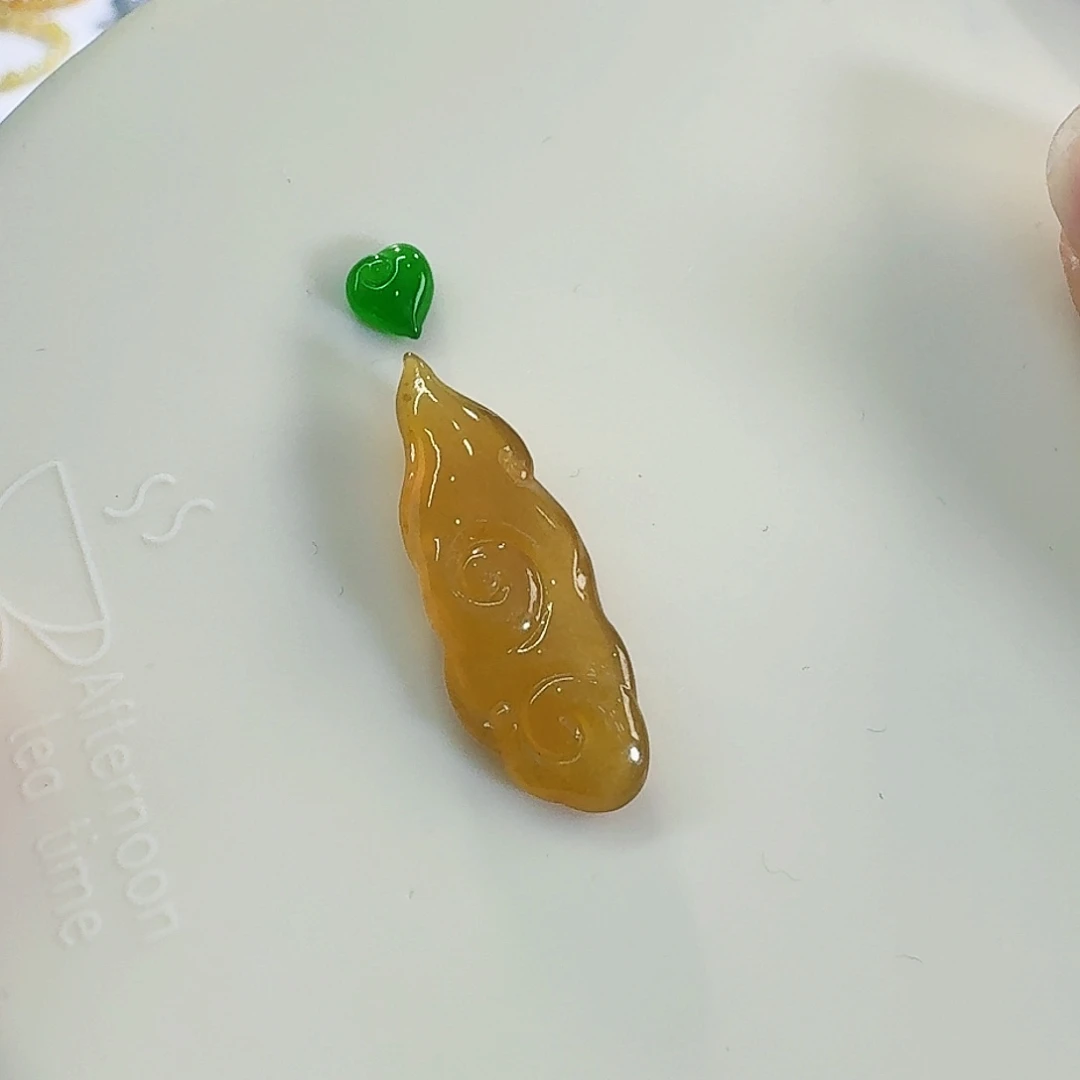 翡翠颈饰未镶嵌如意