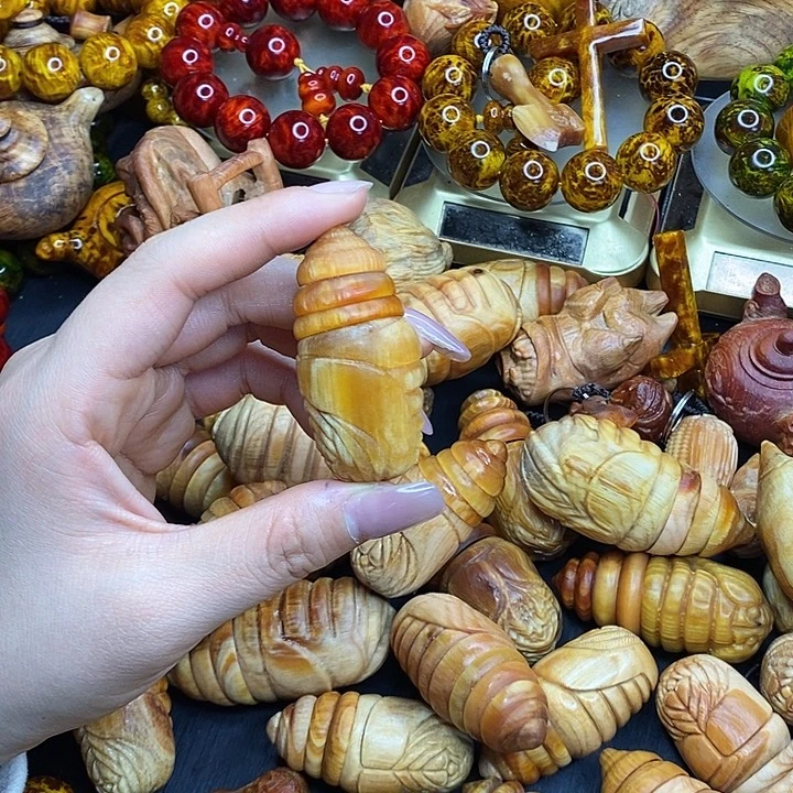 松木琥珀木文玩把件