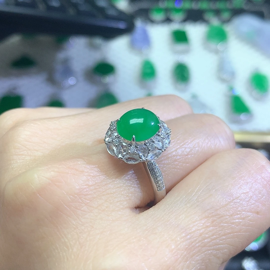 18K金镶嵌戒指翡翠戒指