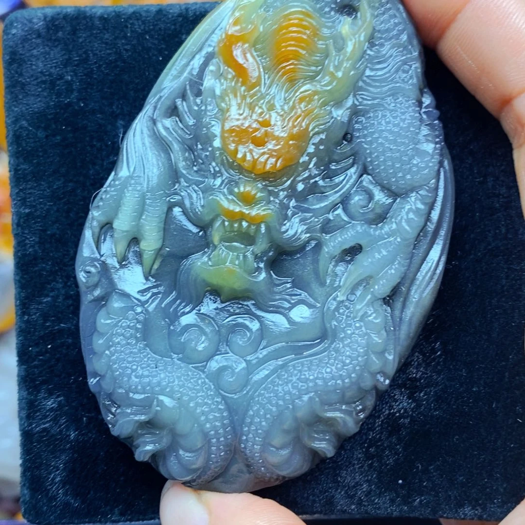 未镶嵌石英质玉（黄龙玉）颈饰