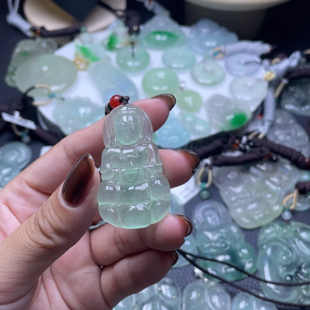 颈饰未镶嵌翡翠