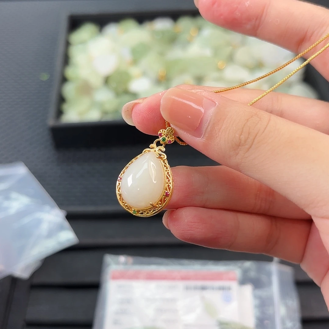 和田玉银S925镶嵌颈饰白玉水滴吊坠