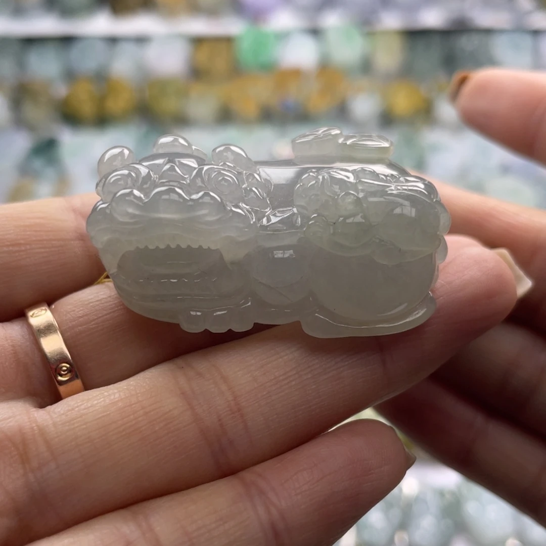 翡翠未镶嵌颈饰貔貅