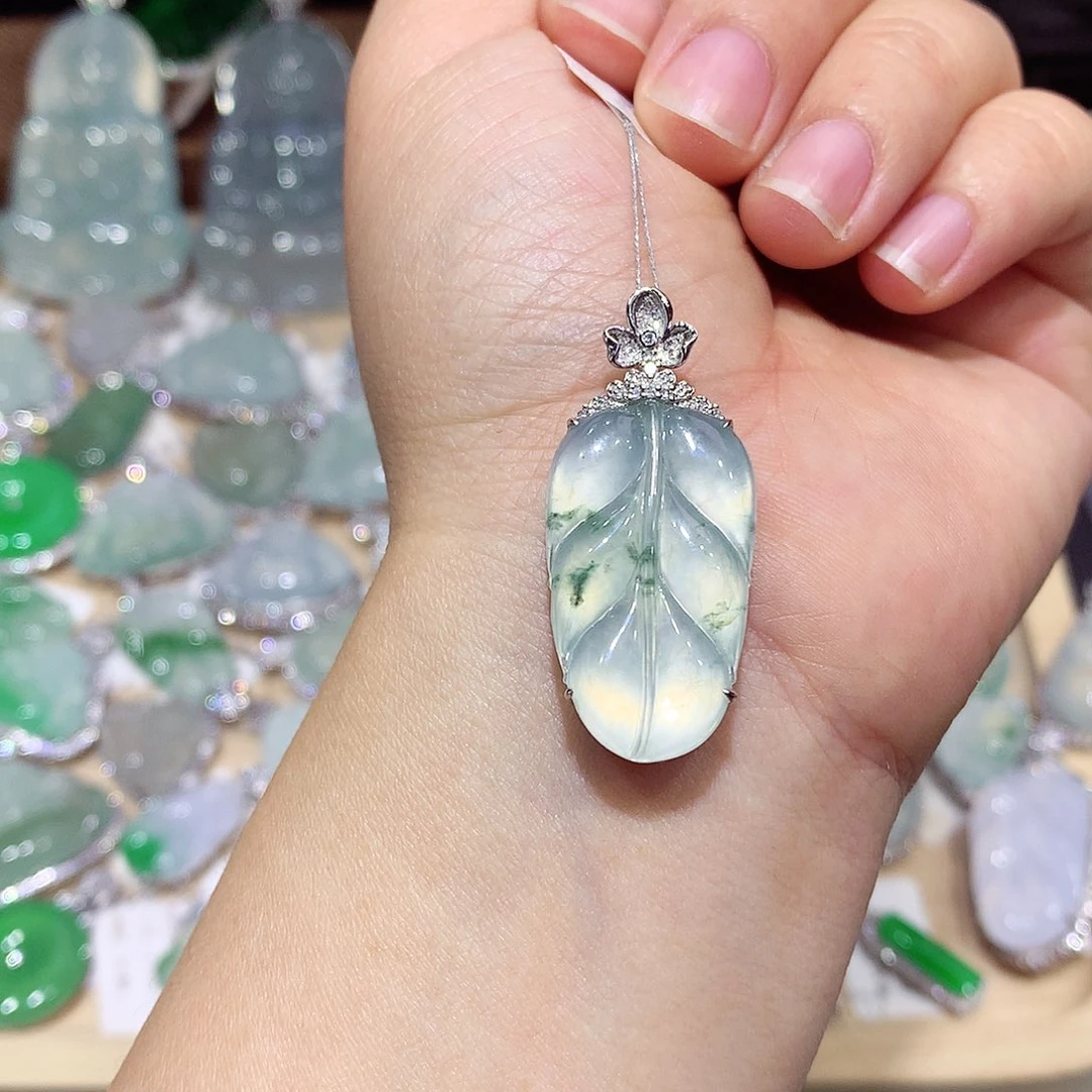 翡翠18K金镶嵌颈饰叶子